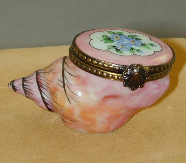 Limoges France Peint Main PV Pink Porcelain Sea Shell Box Forget Me Knot Flowers