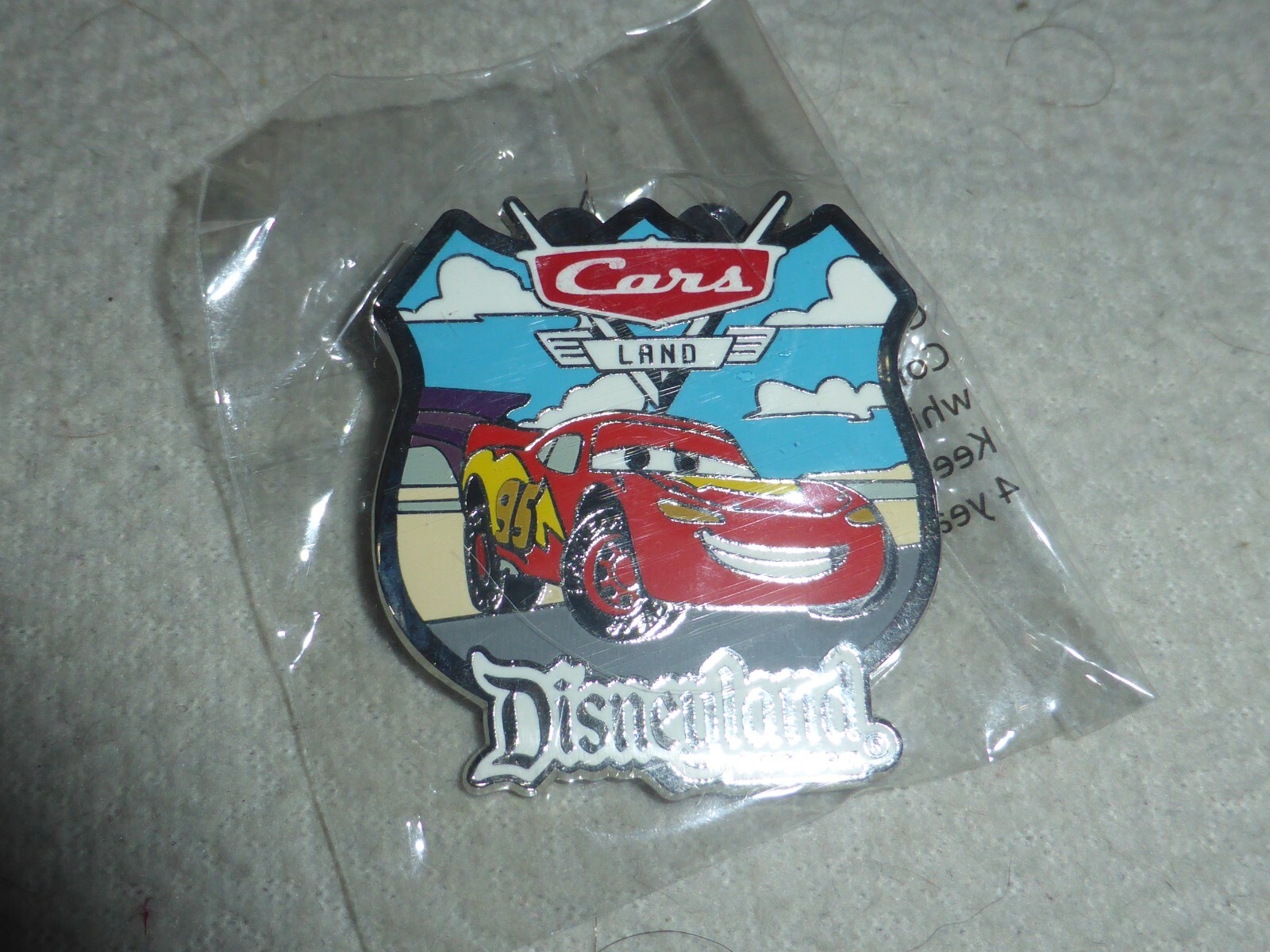 VINTAGE WALT DISNEY RESORT DISNEYLAND CARS LAND LIGHTNING MCQUEEN PIN NEW TRAVEL VINTAGE WALT DISNEY RESORT DISNEYLAND CARS LAND LIGHTNING MCQUEEN PIN NEW TRAVEL