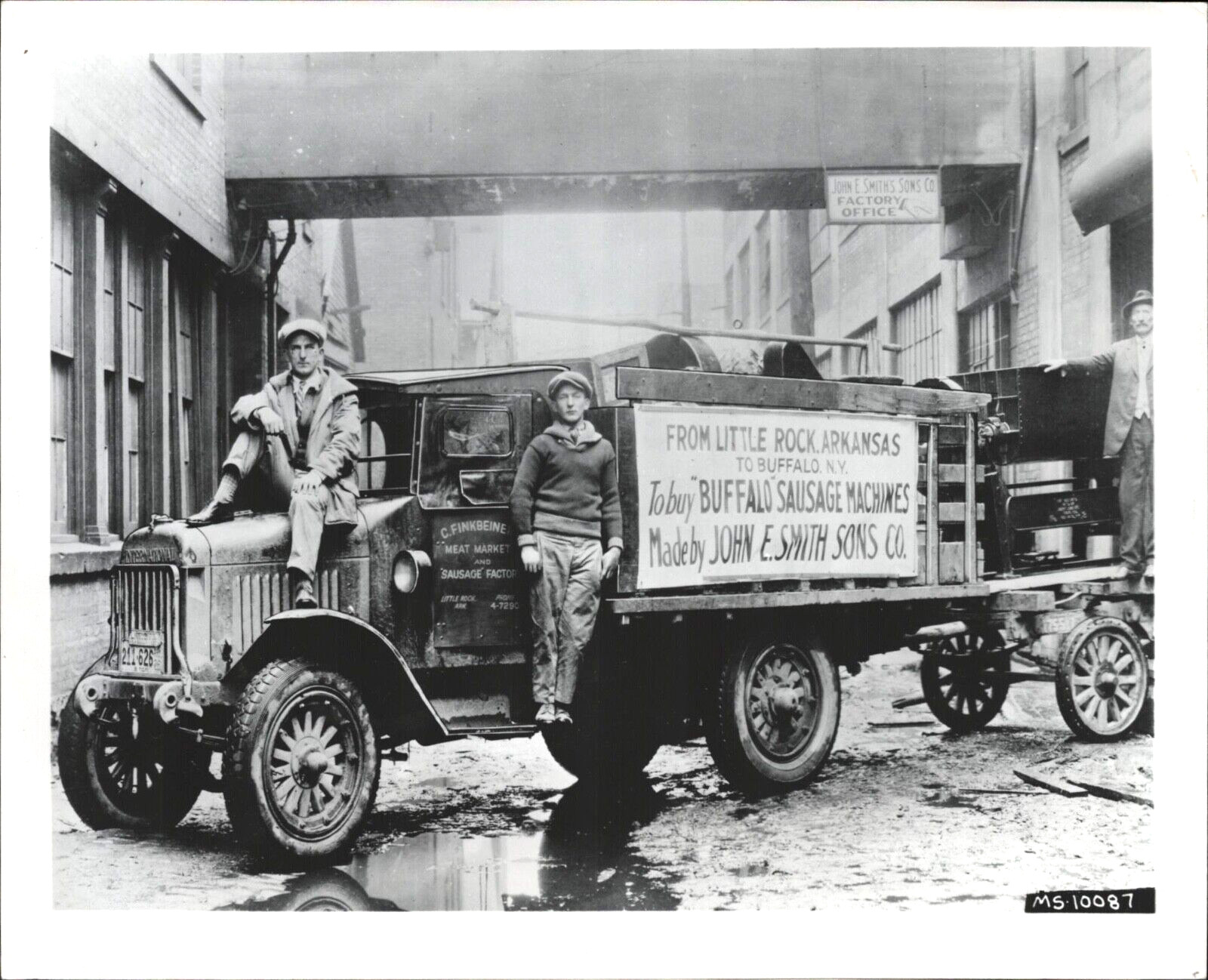 1926 INTERNATIONAL HARVESTER COMPANY reprinted 8x10 photograph EARLY TRUCK PHOTO 1926 INTERNATIONAL HARVESTER COMPANY reprinted 8x10 photograph EARLY TRUCK PHOTO