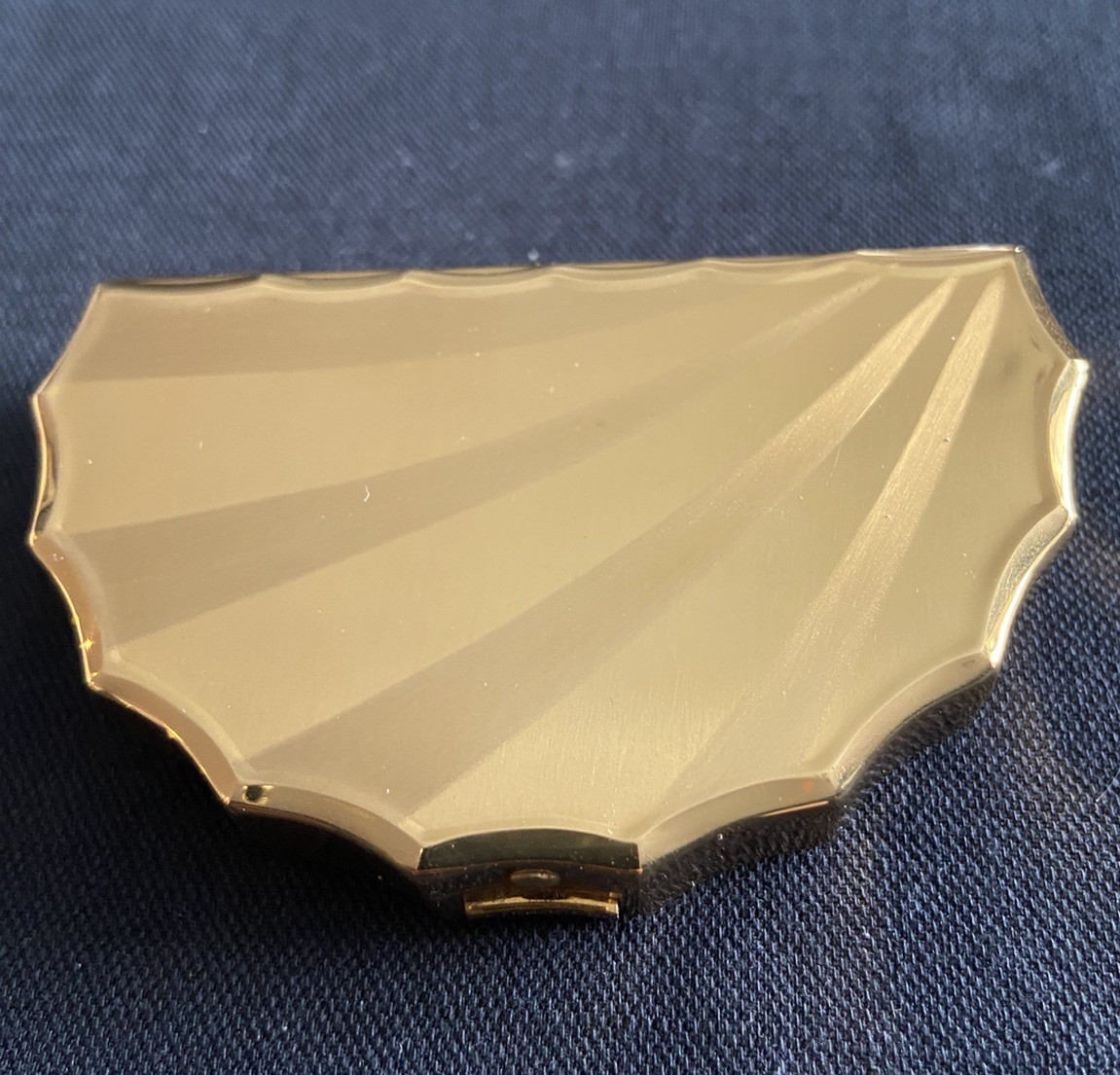 Vintage Kigu Gold Tone Powder Compact Scalloped Fan Design Mirror Puff