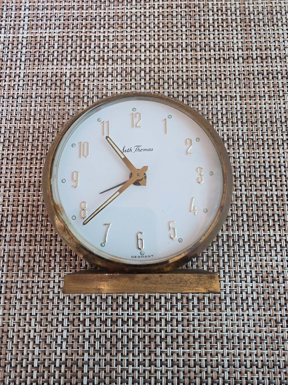 Vintage Seth Thomas Gold-Tone White Face Alarm Clock Vintage Seth Thomas Gold-Tone White Face Alarm Clock