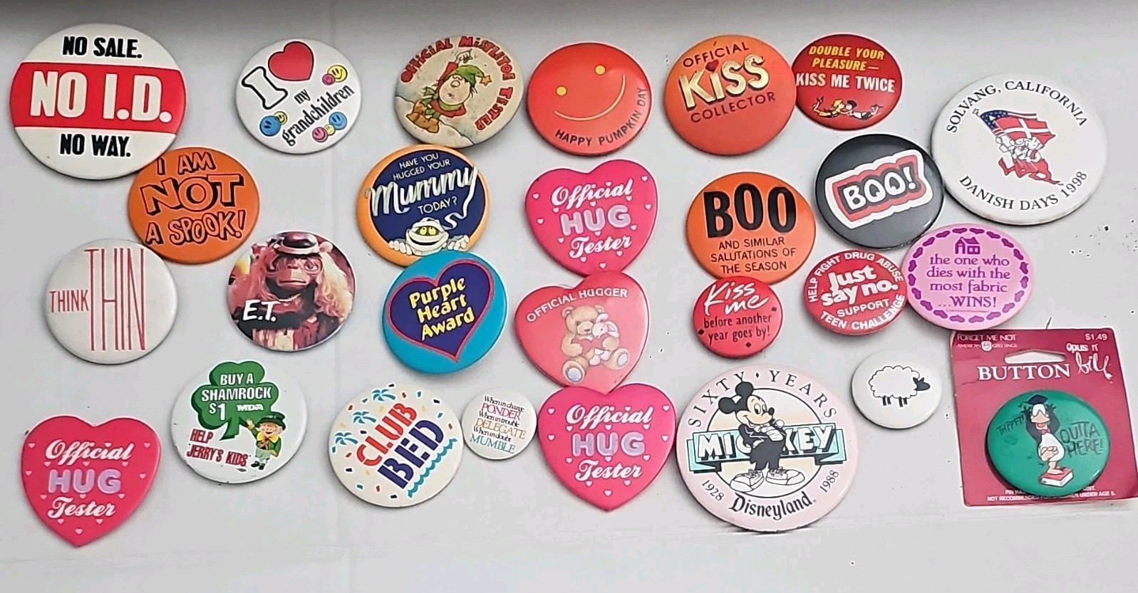 Vintage Pinback Button Mixed Lot Mickey Disneyland E.T. Sayings Pins 25+ Pins