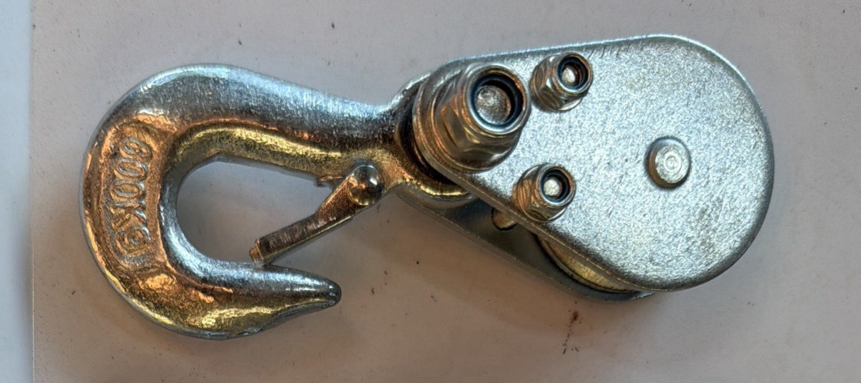 600KG (1322 pounds) Pulley and Hook Assembly 600KG (1322 pounds) Pulley and Hook Assembly