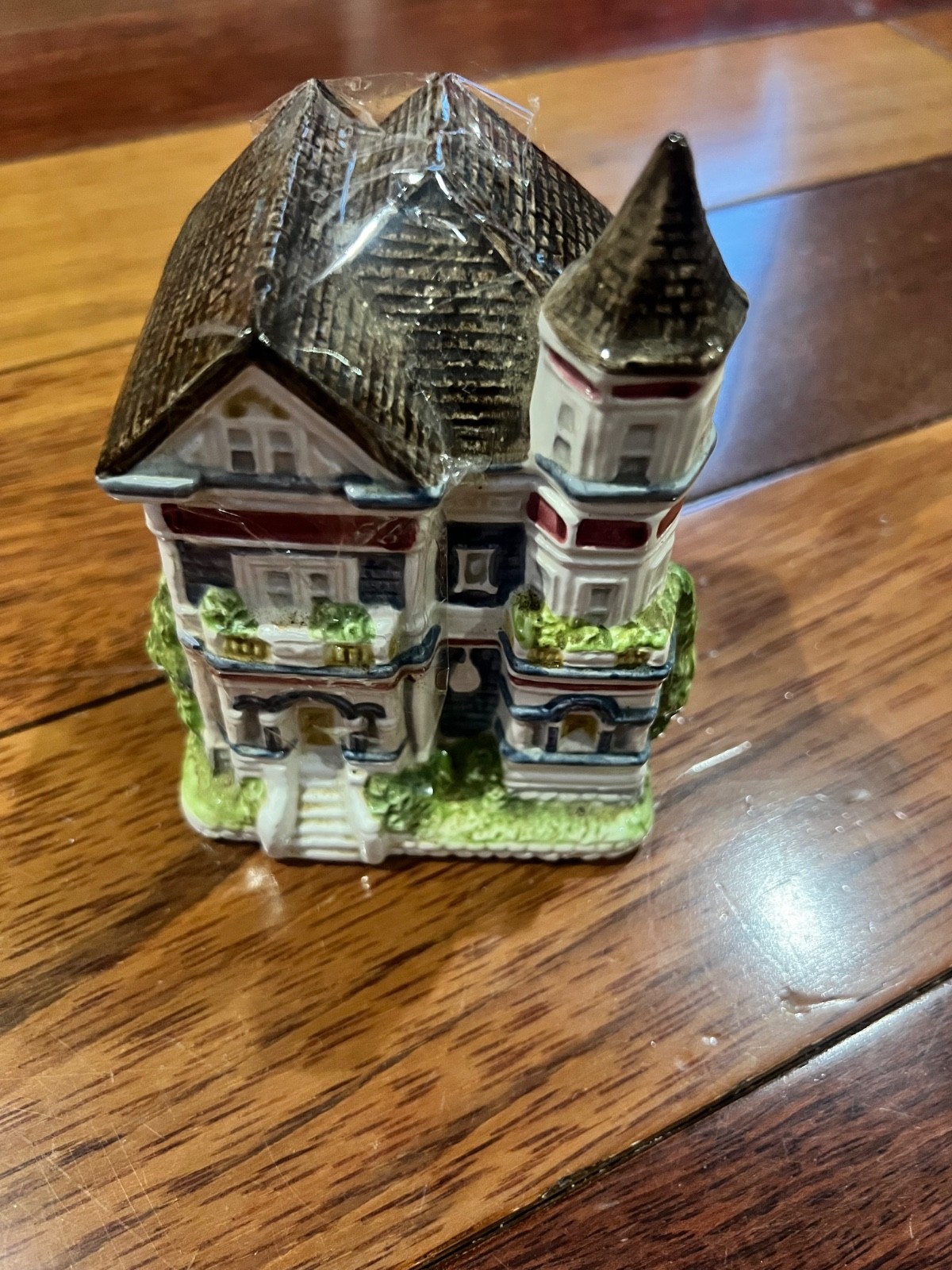 Vintage Otagiri Japan/Enesco Hand-Painted Ceramic Victorian House