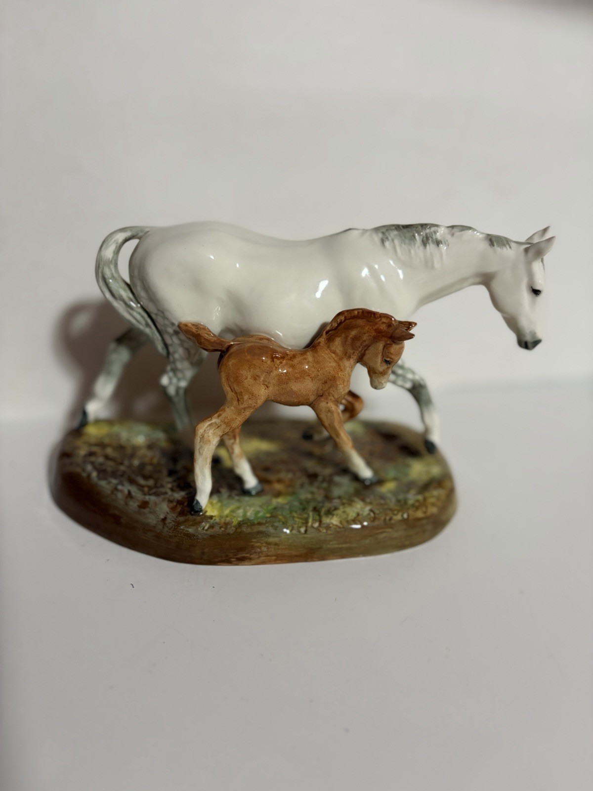 ROYAL DAULTON The Gude Grey Mare Figurine #HN2532 Horse and Foal Mint ROYAL DAULTON The Gude Grey Mare Figurine #HN2532 Horse and Foal Mint