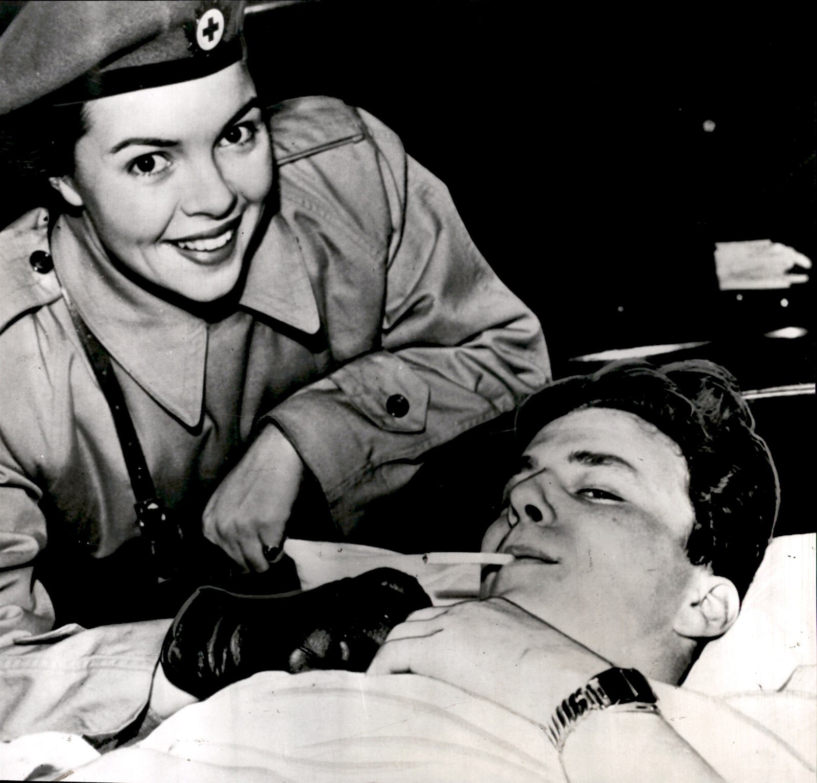 LG75 1953 AP Wire Photo RED CROSS WORKER JOAN SMART & CANADIAN KOREAN WAR VET LG75 1953 AP Wire Photo RED CROSS WORKER JOAN SMART & CANADIAN KOREAN WAR VET