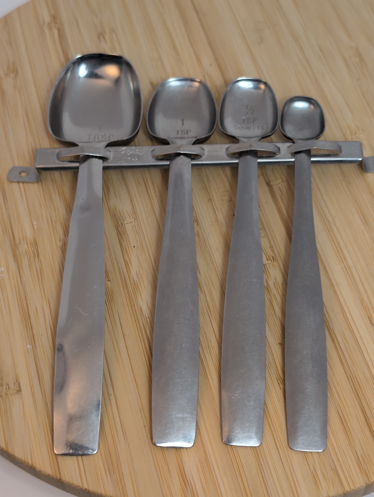 Vintage Foley Stainless Steel Measuring Spoons Set 4 with Hanging Wall Rack USA Vintage Foley Stainless Steel Measuring Spoons Set 4 with Hanging Wall Rack USA