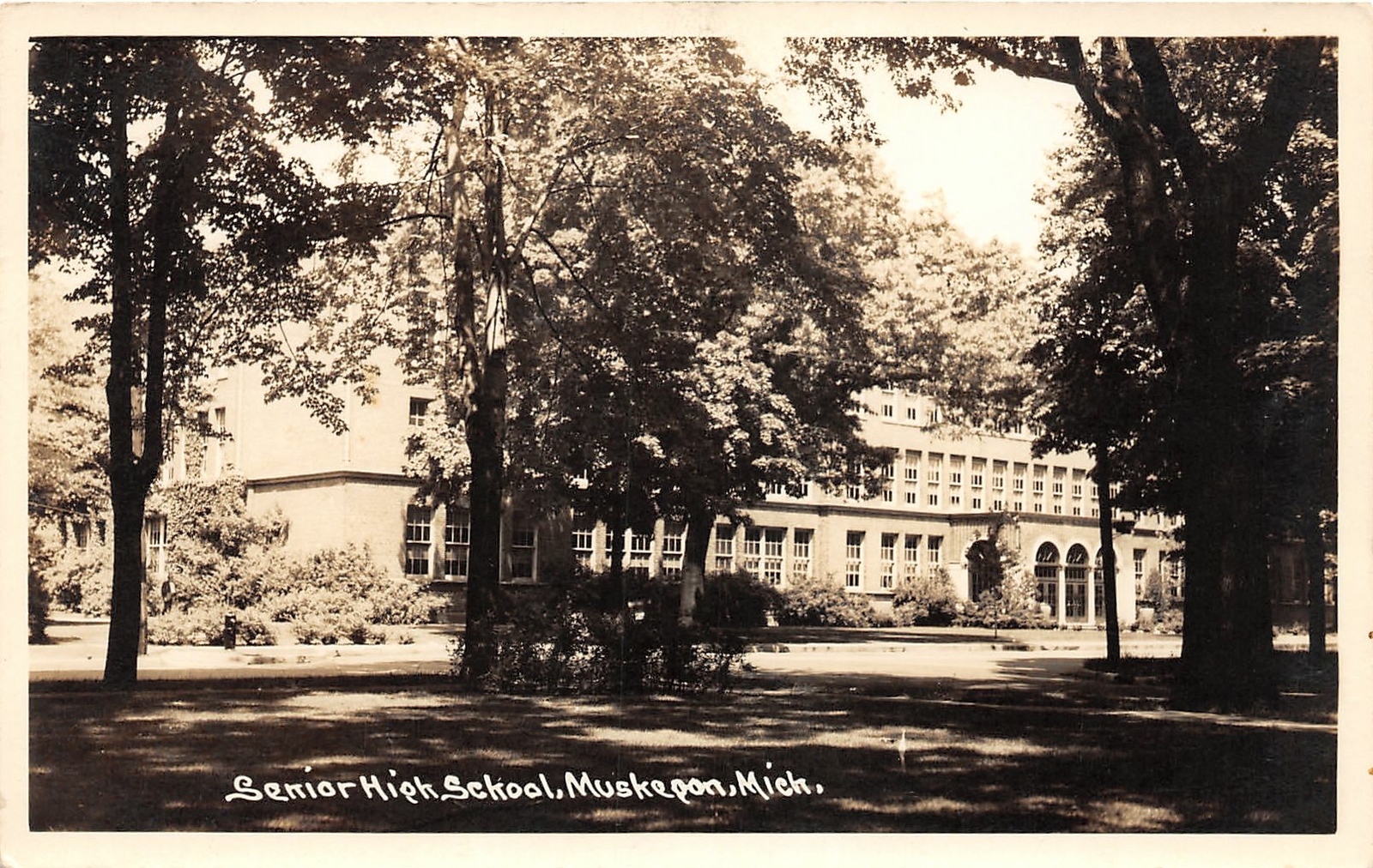 H35/ Muskegon Michigan RPPC Postcard c1940s Senior High School  66