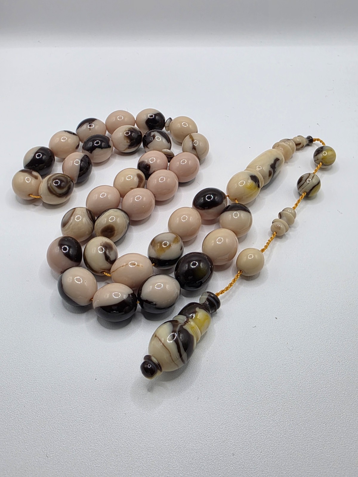 MISBAHA Sandalos 33 BEADS, 15×13mm مسباح مسبحة مسكي سندلس ابيض عرق اسود MISBAHA Sandalos 33 BEADS, 15×13mm مسباح مسبحة مسكي سندلس ابيض عرق اسود