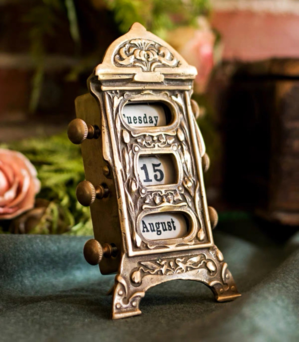 Vintage Style Ornate Metal Perpetual Desk Calendar Day Date Month Vintage Style Ornate Metal Perpetual Desk Calendar Day Date Month