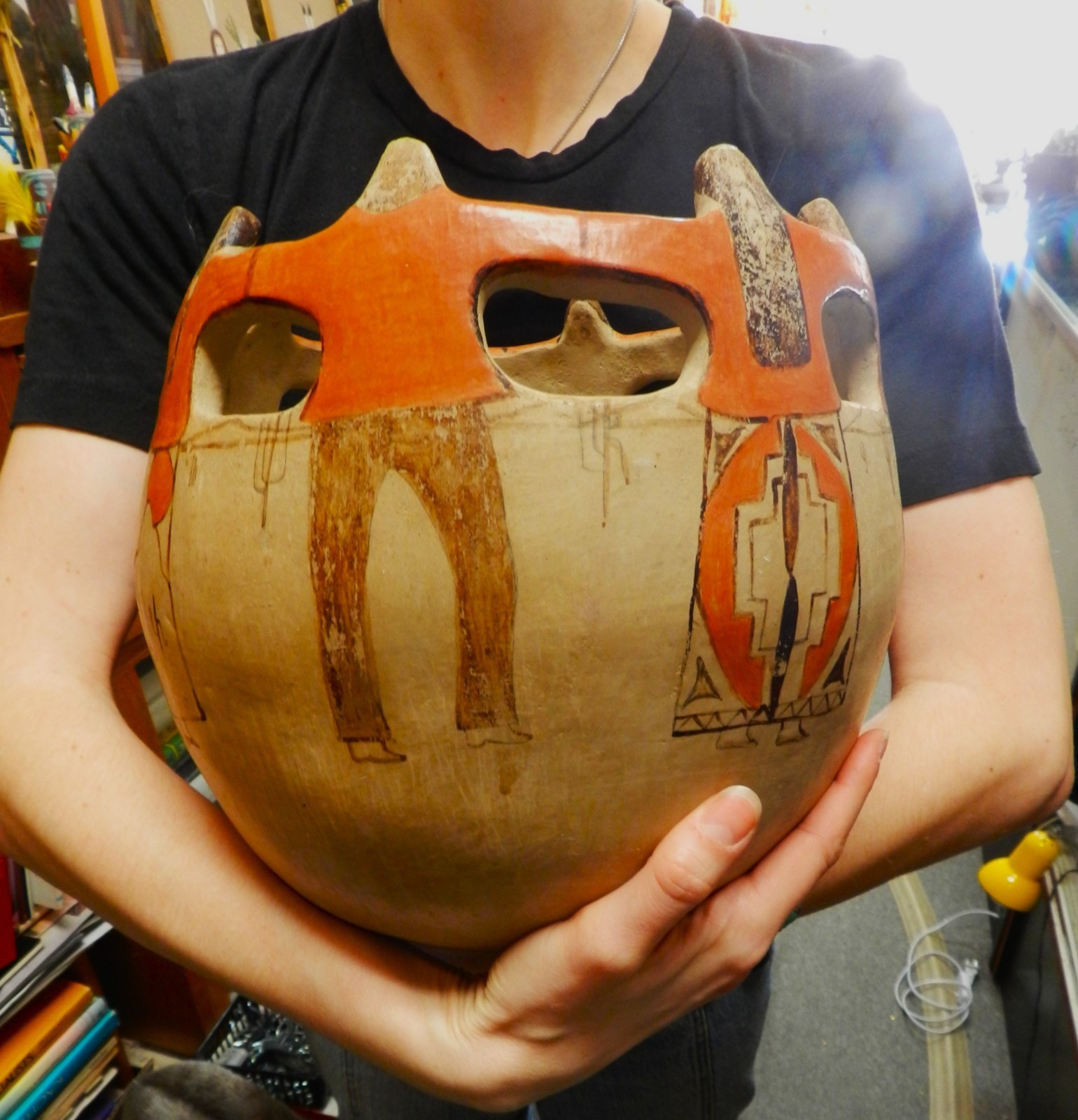 HUGE OLD TOHONO O'ODHAM FRIENDSHIP POTTERY POT, SGND MANUELS, C 1970, 32 HUGE OLD TOHONO O'ODHAM FRIENDSHIP POTTERY POT, SGND MANUELS, C 1970, 32