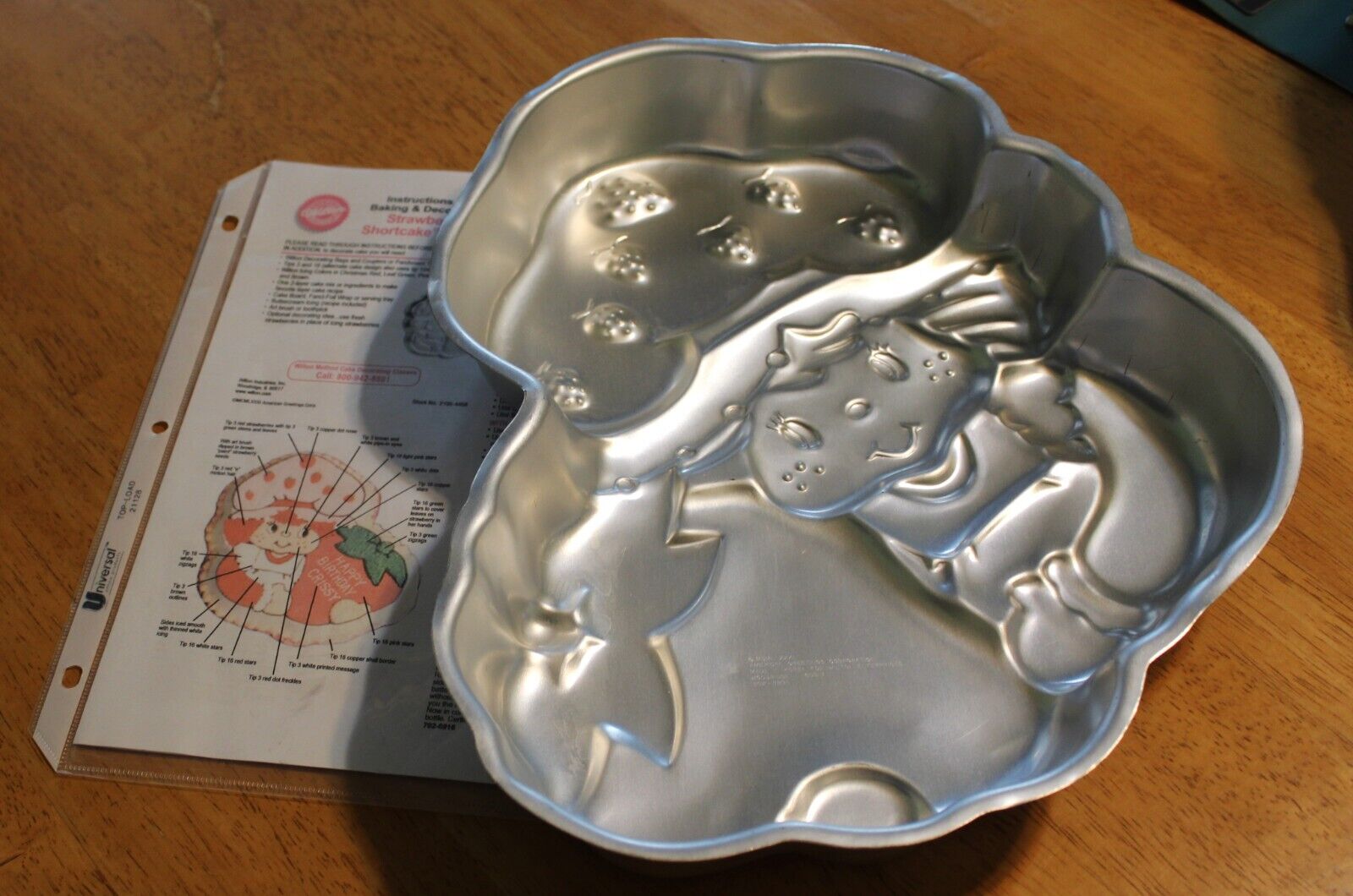 Wilton STRAWBERRY SHORTCAKE CAKE PAN #2105-4458  with Instructions- Guc - 1981