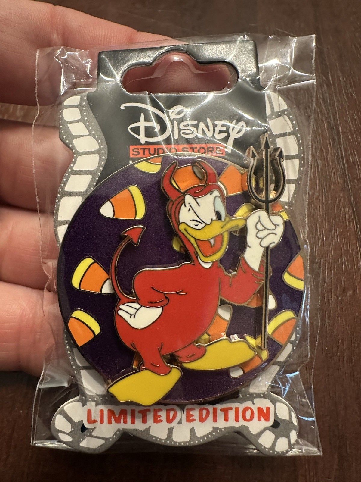 DSF DSSH Disney Pin Trading Donald Duck Devil Candy Corn Halloween Pin LE 400