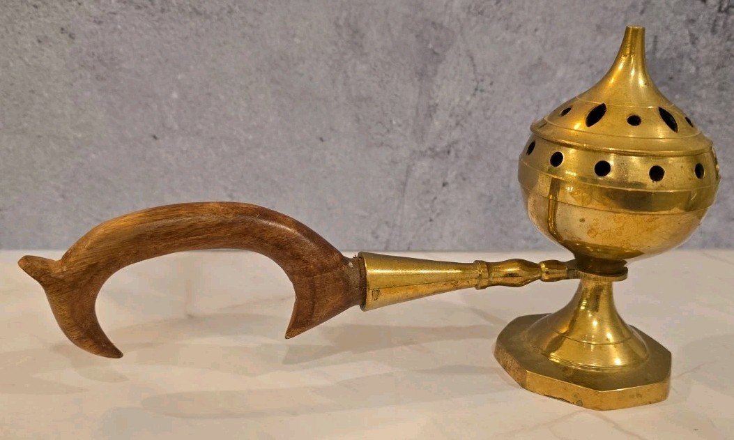 Vintage Indian Brass Incense Burner Censer Wood Handle Pierced Lid Made in India Vintage Indian Brass Incense Burner Censer Wood Handle Pierced Lid Made in India