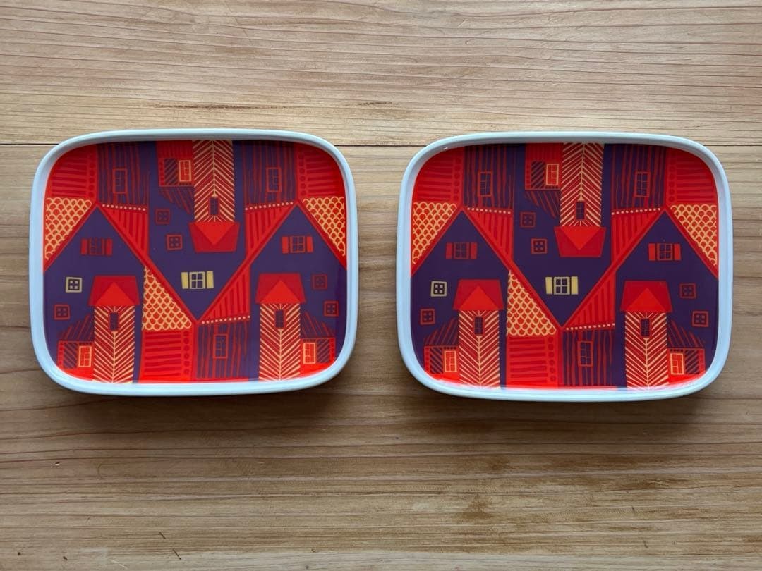 Marimekko Vanhakaupunki Square Plate Set of 2 Ceramic Kitchenware used Marimekko Vanhakaupunki Square Plate Set of 2 Ceramic Kitchenware used