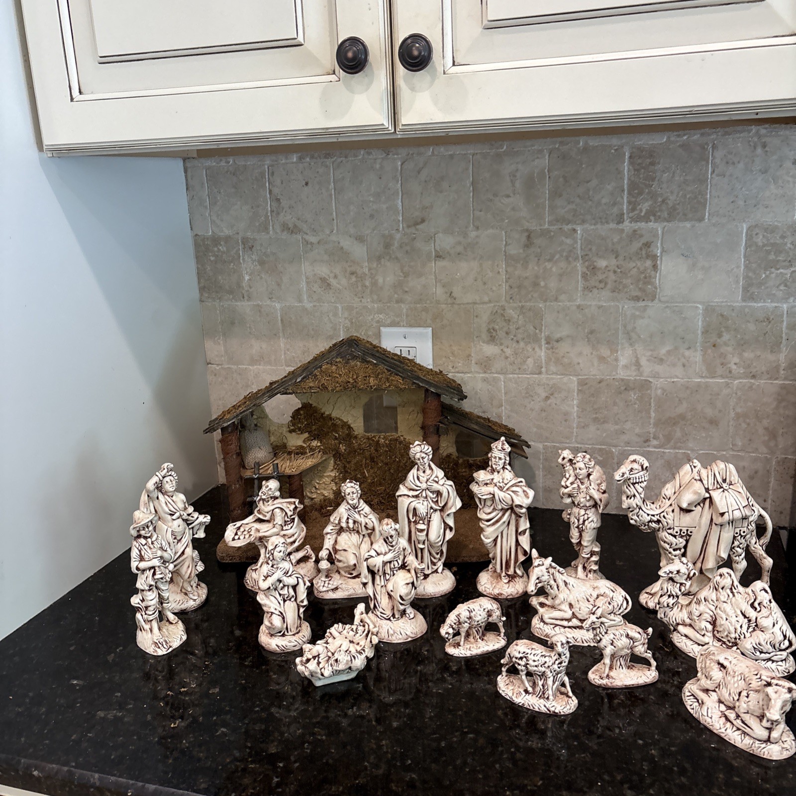Vintage Atlantic Mold Nativity Set 17 Piece Ceramic Figures w/ Stable Christmas Vintage Atlantic Mold Nativity Set 17 Piece Ceramic Figures w/ Stable Christmas
