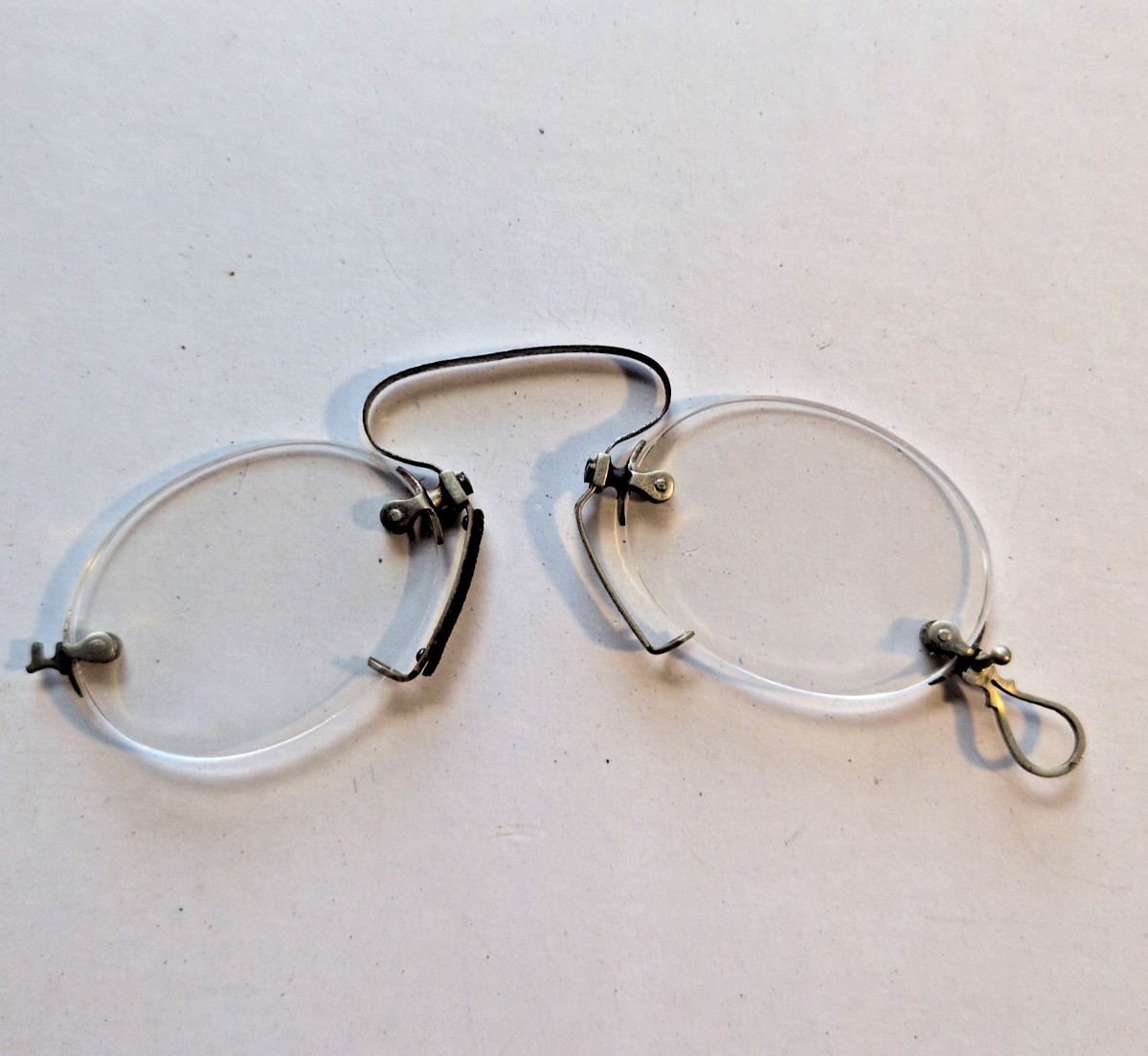 Antique Pince-nez Rimless Folding Eyeglasses w/Oval-Shaped Glass