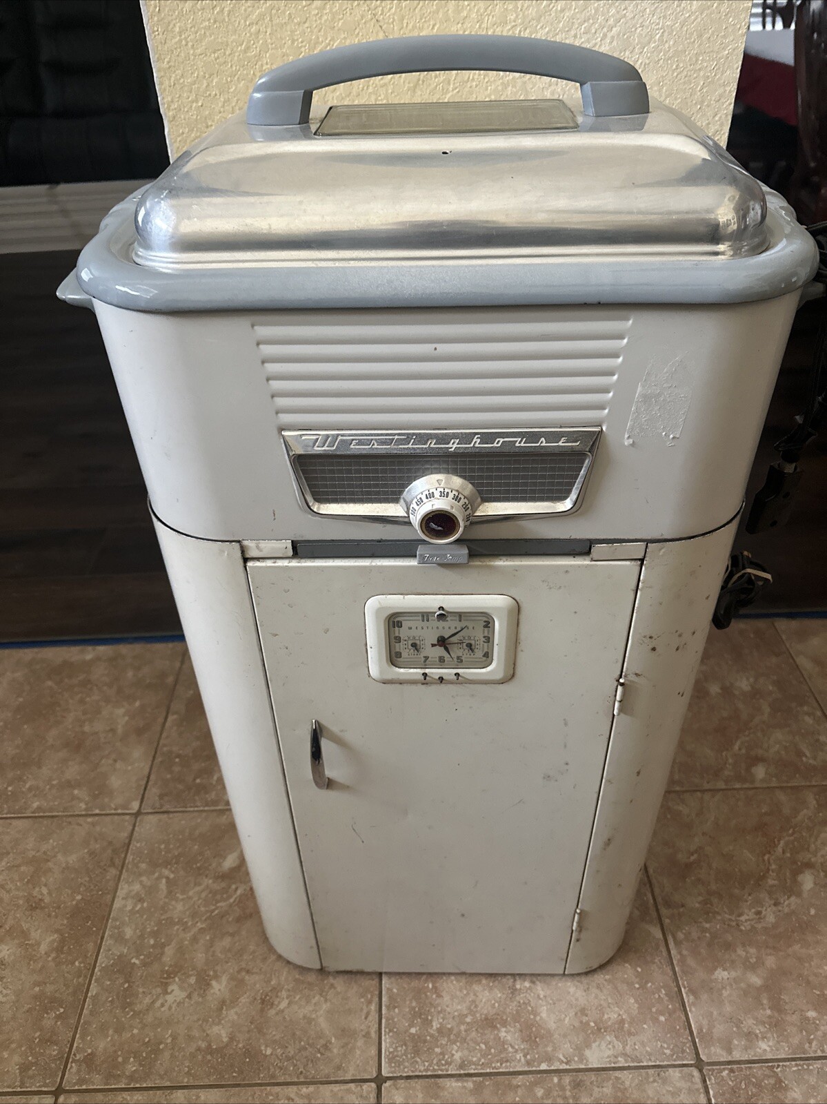 Vintage 1950s Westinghouse Electric Roaster Oven W/ Bottom Cabinet (PICKUP ONLY) Vintage 1950s Westinghouse Electric Roaster Oven W/ Bottom Cabinet (PICKUP ONLY)