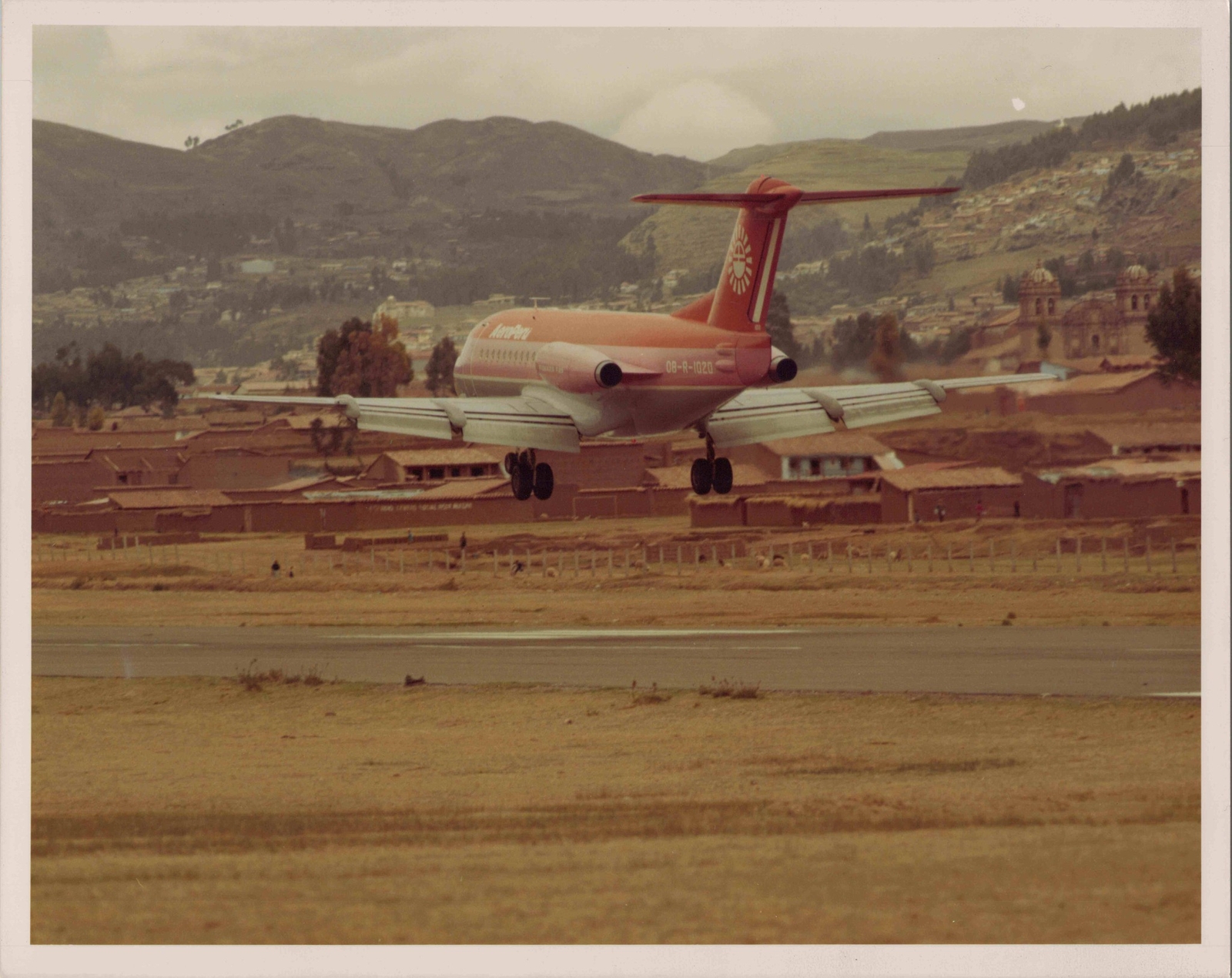 AEROPERU F-28 FOKKER FELLOWSHIP OB-R-1020 LARGE VINTAGE PHOTO CRASHED
