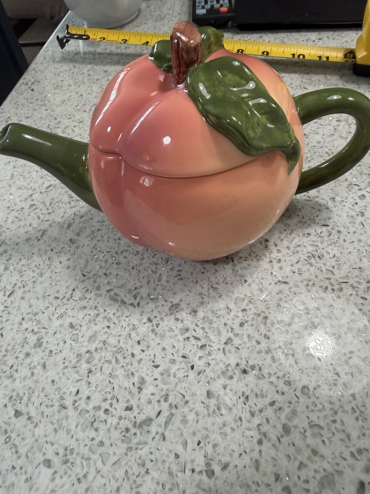 Telaflora Ceramic Peach Shaped Teapot With Lid Pre-Owned In Excellent Condition Telaflora Ceramic Peach Shaped Teapot With Lid Pre-Owned In Excellent Condition