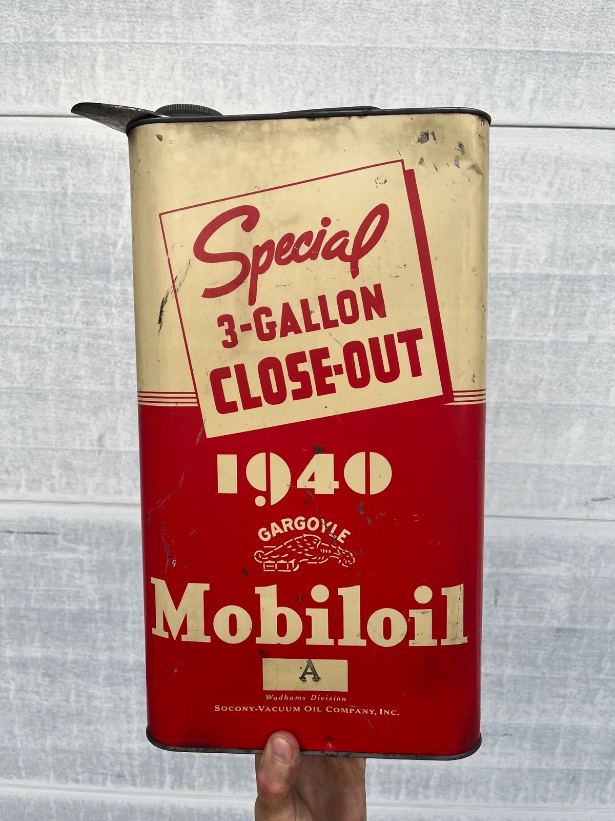 RARE Vintage Mobiloil Wadhams 1940 Close-Out 3 Gallon Motor Oil Can Gargoyle