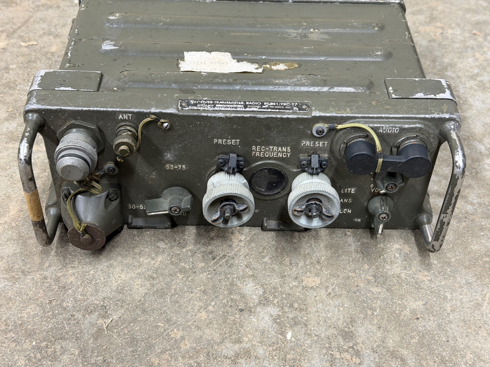 PRC-77 / RT-841 AN/PRC-77 Vietnam War Era Portable Military VHF FM Radio