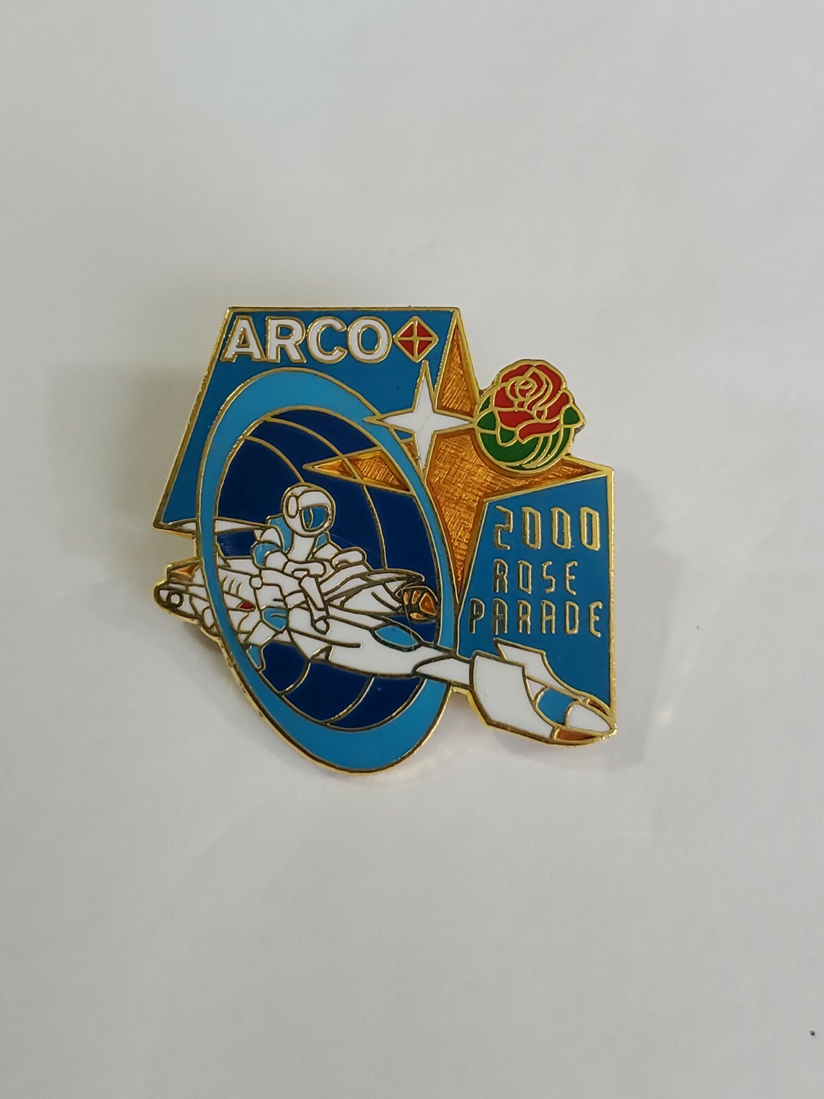 ARCO 2000 Rose Parade Lapel Pin Atlantic Richfield Football Bowl Pasadena CA