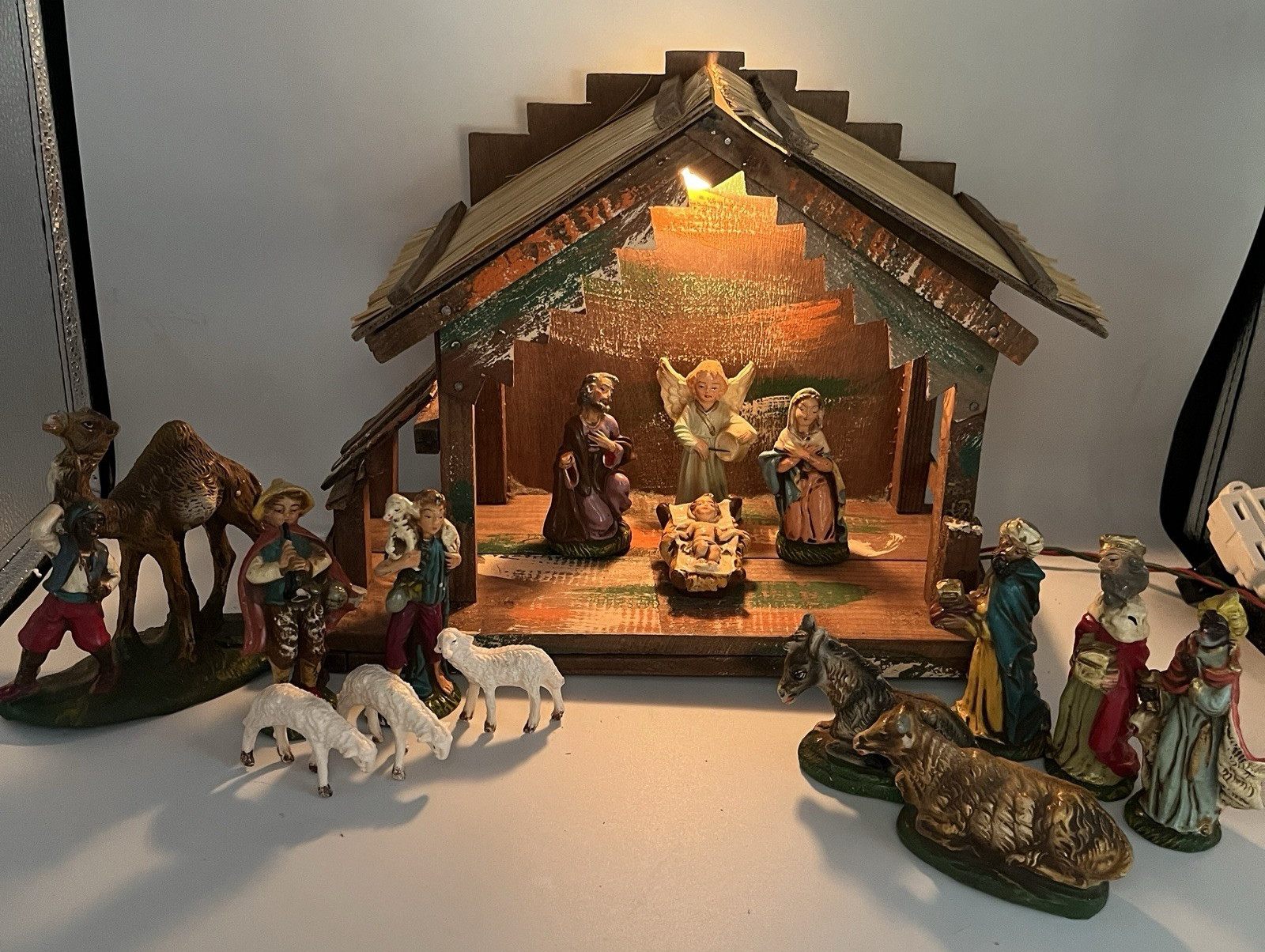Vtg 16 Pc Italian Christmas Nativity Set w/ Wooden Lighted Stable & Figures MCM Vtg 16 Pc Italian Christmas Nativity Set w/ Wooden Lighted Stable & Figures MCM