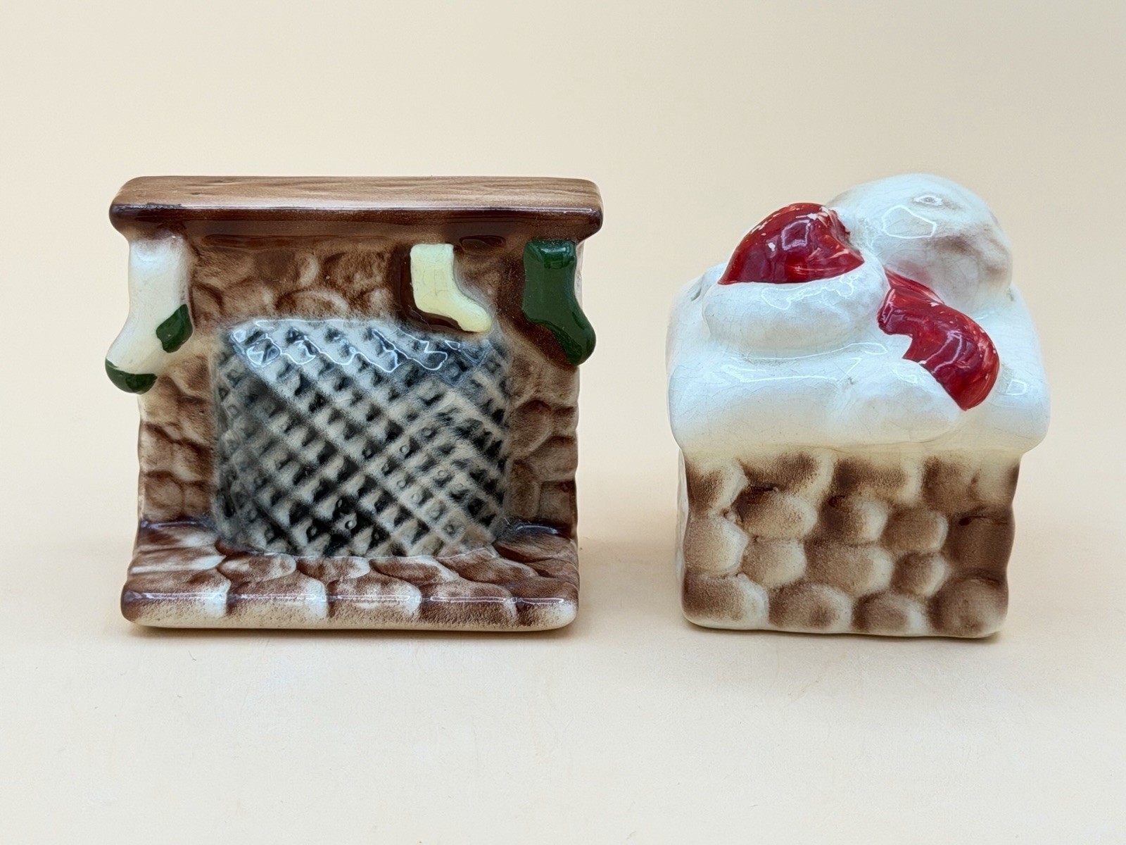 RARE Arcadia Miniature Santa In Chimney & Fireplace Salt & Pepper Shakers HTF RARE Arcadia Miniature Santa In Chimney & Fireplace Salt & Pepper Shakers HTF
