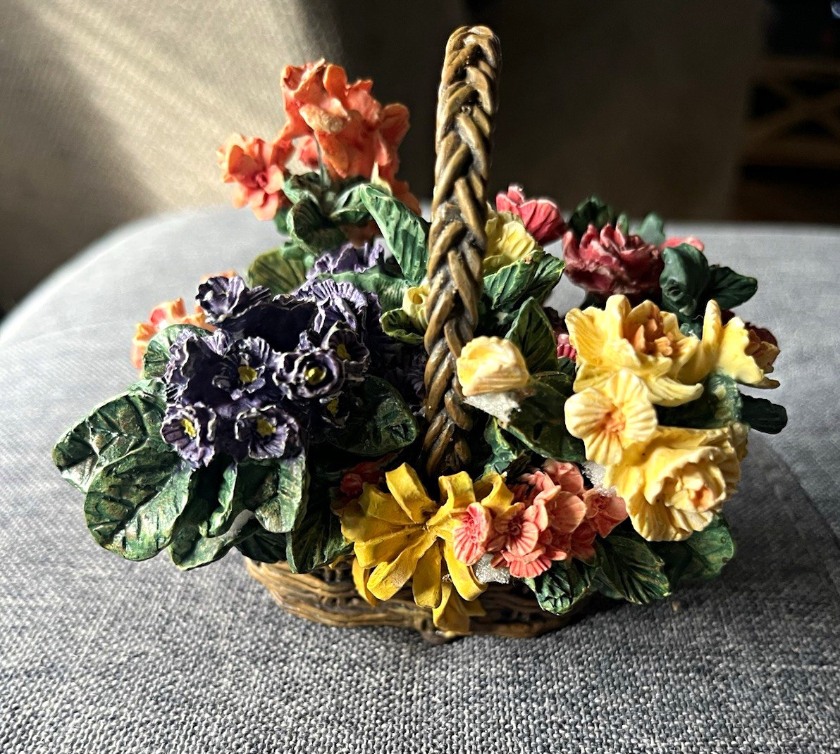 Ardleigh-Elliott Lena Liu Begonias Figurine Basket Bouquets Music Box