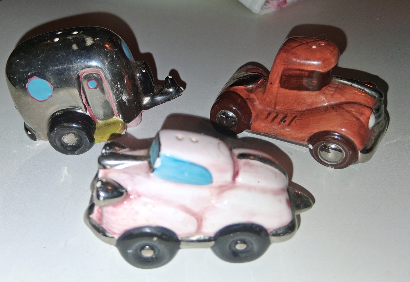 JERRY BERTA SALT AND PEPPER SHAKERS JUKEBOX IS FREE JERRY BERTA SALT AND PEPPER SHAKERS JUKEBOX IS FREE