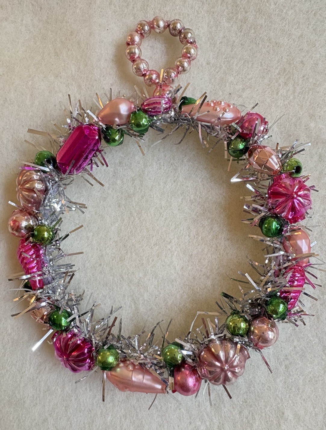 Lovely Vintage 4” Tinsel Christmas Wreath Ornament ~ Mercury Glass Beads (422)