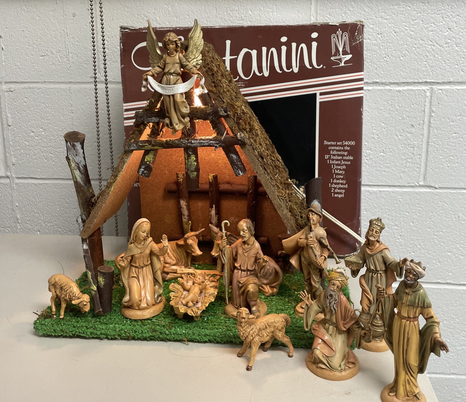 Vintage Fontanini Nativity Set 54000 - Lighted Complete With Extra 3 Ext Lights Vintage Fontanini Nativity Set 54000 - Lighted Complete With Extra 3 Ext Lights