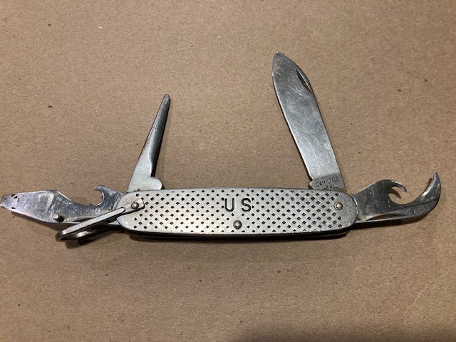 Vintage Camillus 1961 U.S. Navy/Military folding survival/utility pocket knife Vintage Camillus 1961 U.S. Navy/Military folding survival/utility pocket knife