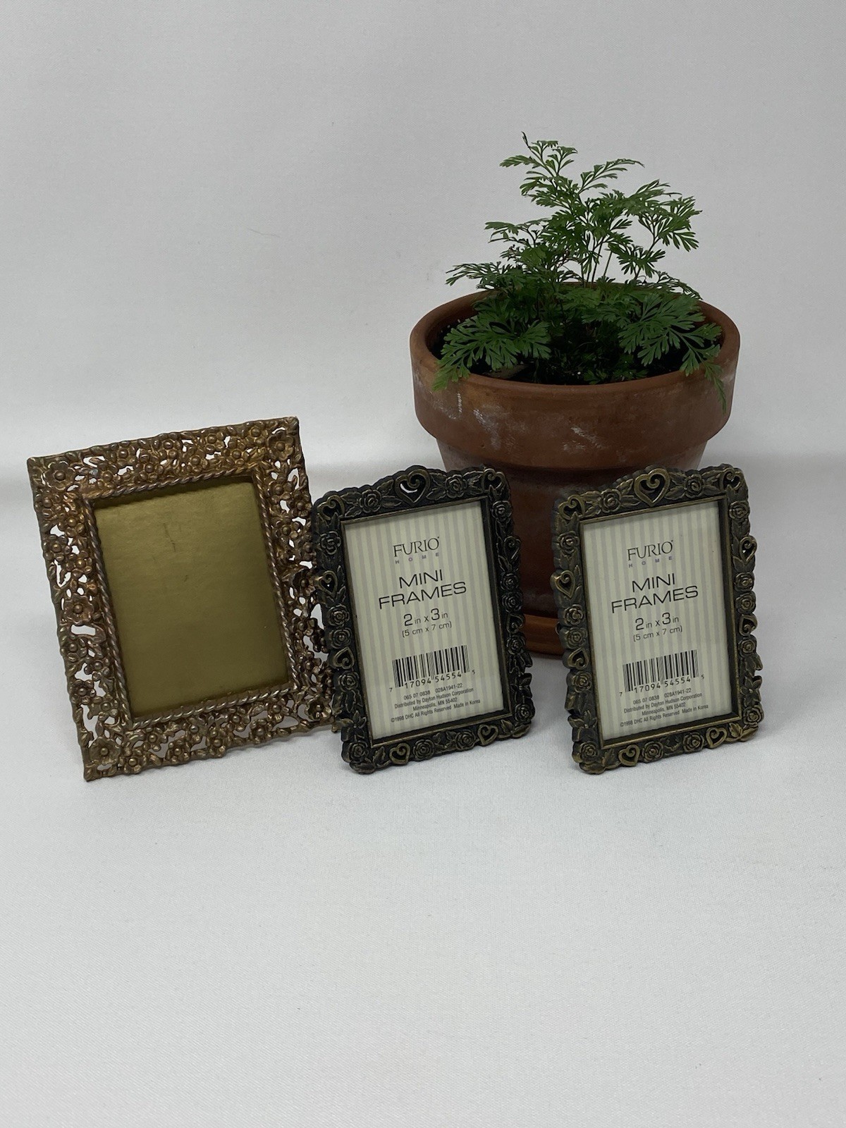 Vtg lot of 3 ornate Gold tone metal, miniature picture frames. Vtg lot of 3 ornate Gold tone metal, miniature picture frames.