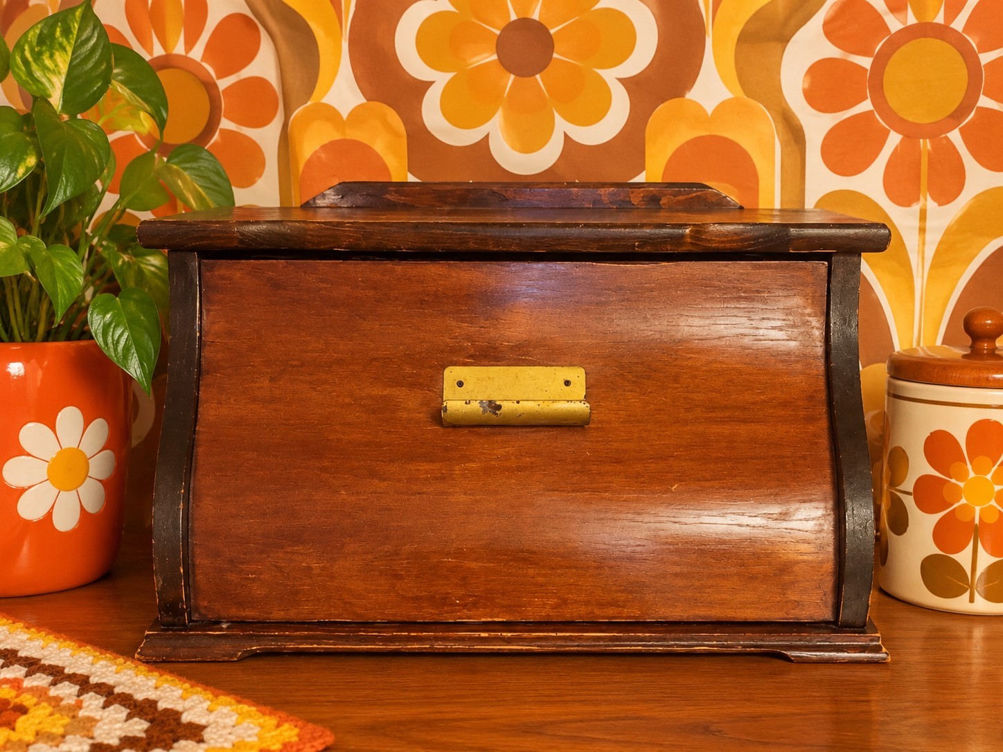 Vtg Wooden Flip Top Bread Box 70\'s Grannycore Farmhouse Rustic Retro 19x10x10\