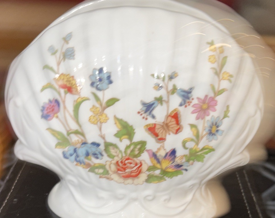 Vintage John Aynsley Shell Shaped Cottage Garden Vase - Made in England Vintage John Aynsley Shell Shaped Cottage Garden Vase - Made in England