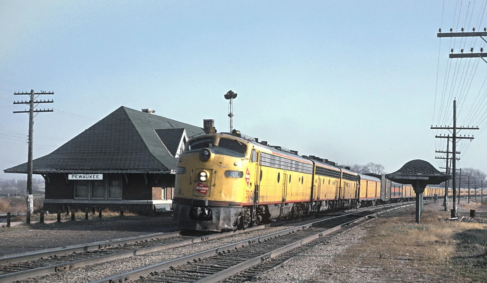 MILW 30C (E9A) w Train 5, The Morning Hiawatha at Pewaukee WI 1964 5 x 7 MILW 30C (E9A) w Train 5, The Morning Hiawatha at Pewaukee WI 1964 5 x 7