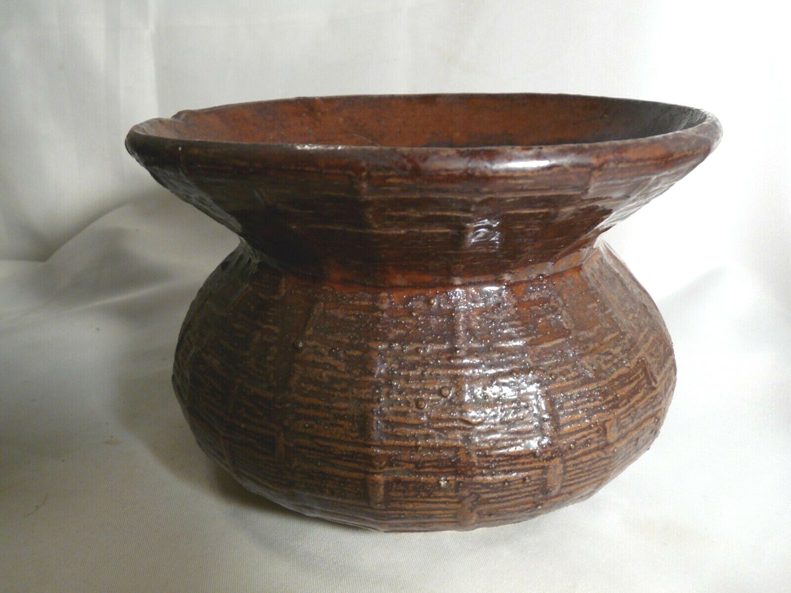 Antique Bennington Cuspidor Spittoon Embossed Brown Basket Pattern Clay Pottery Antique Bennington Cuspidor Spittoon Embossed Brown Basket Pattern Clay Pottery