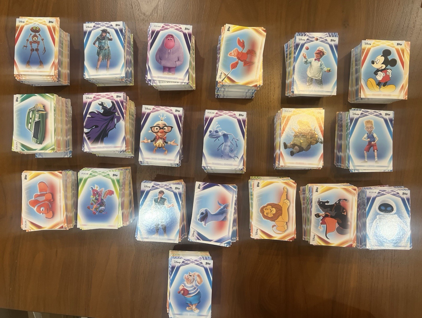2026 Topps Disney Neon- Complete Base Set #1-200 2026 Topps Disney Neon- Complete Base Set #1-200