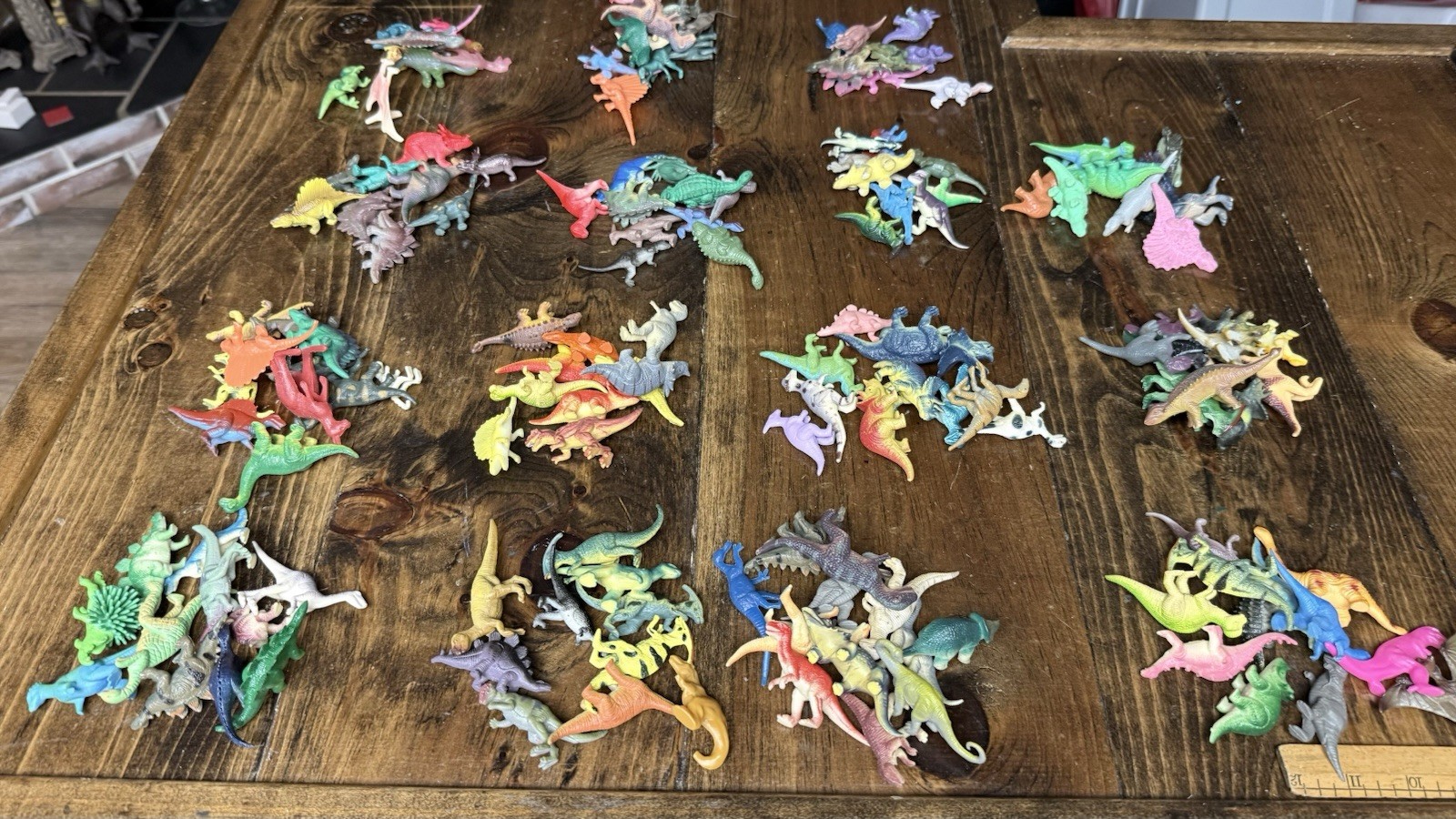 150 unbranded small scale dinosaur models