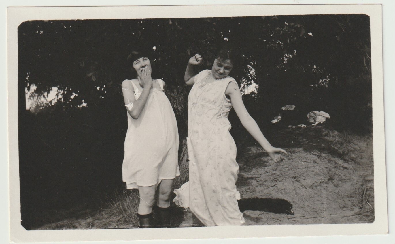 VINTAGE SNAPSHOT: PLAYFUL YOUNG WOMEN, DANCING, POSING