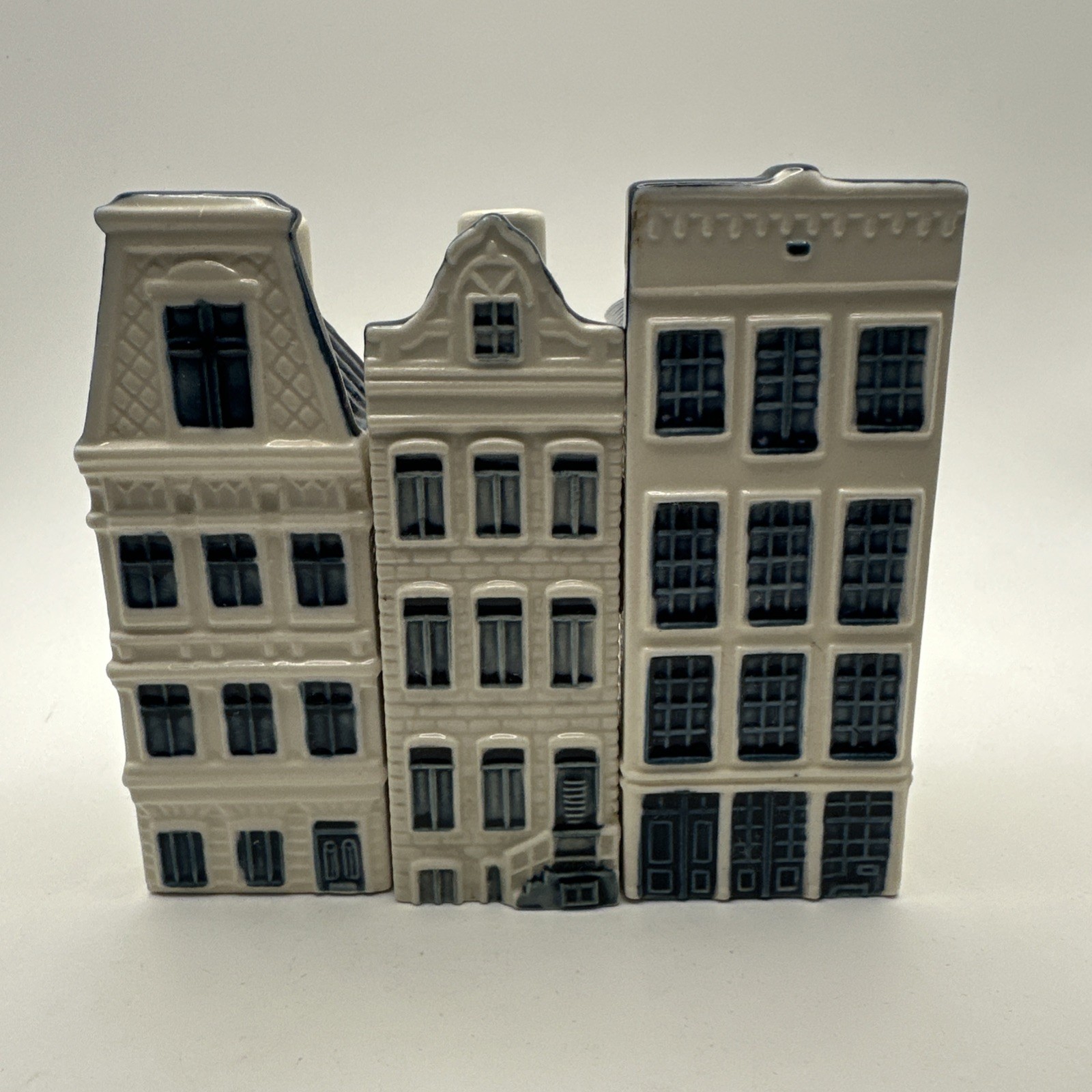 KLM Delft Blue Houses #47, 58, 61 by BOLS~EMPTY Royal Distilleries Holland KLM Delft Blue Houses #47, 58, 61 by BOLS~EMPTY Royal Distilleries Holland