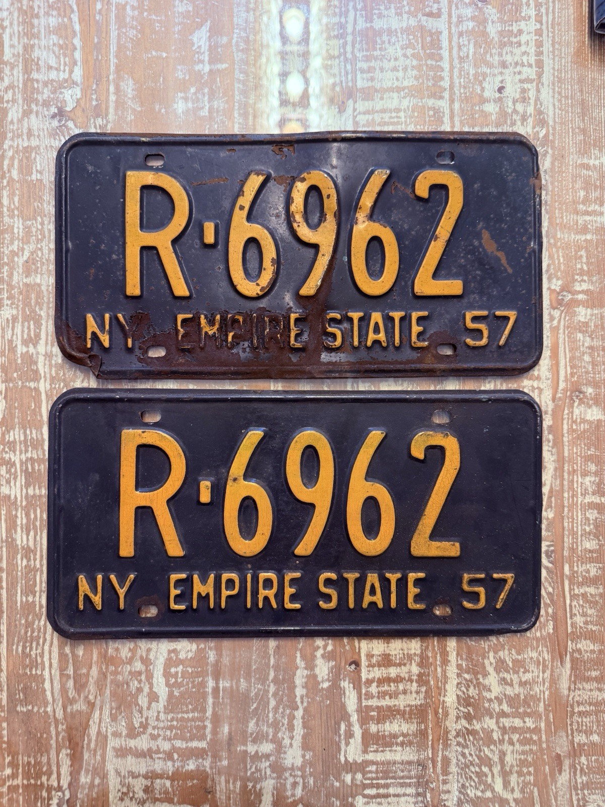 1957 NEW YORK LICENSE PLATES PAIR ALL ORIGINAL PATINA 1957 NEW YORK LICENSE PLATES PAIR ALL ORIGINAL PATINA