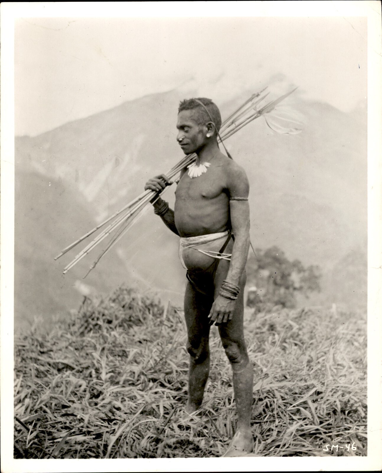 GA235 Original Photo PAPUA NEW GUINEA TRIBESMAN CANNIBAL ISLAND NATIVE GA235 Original Photo PAPUA NEW GUINEA TRIBESMAN CANNIBAL ISLAND NATIVE