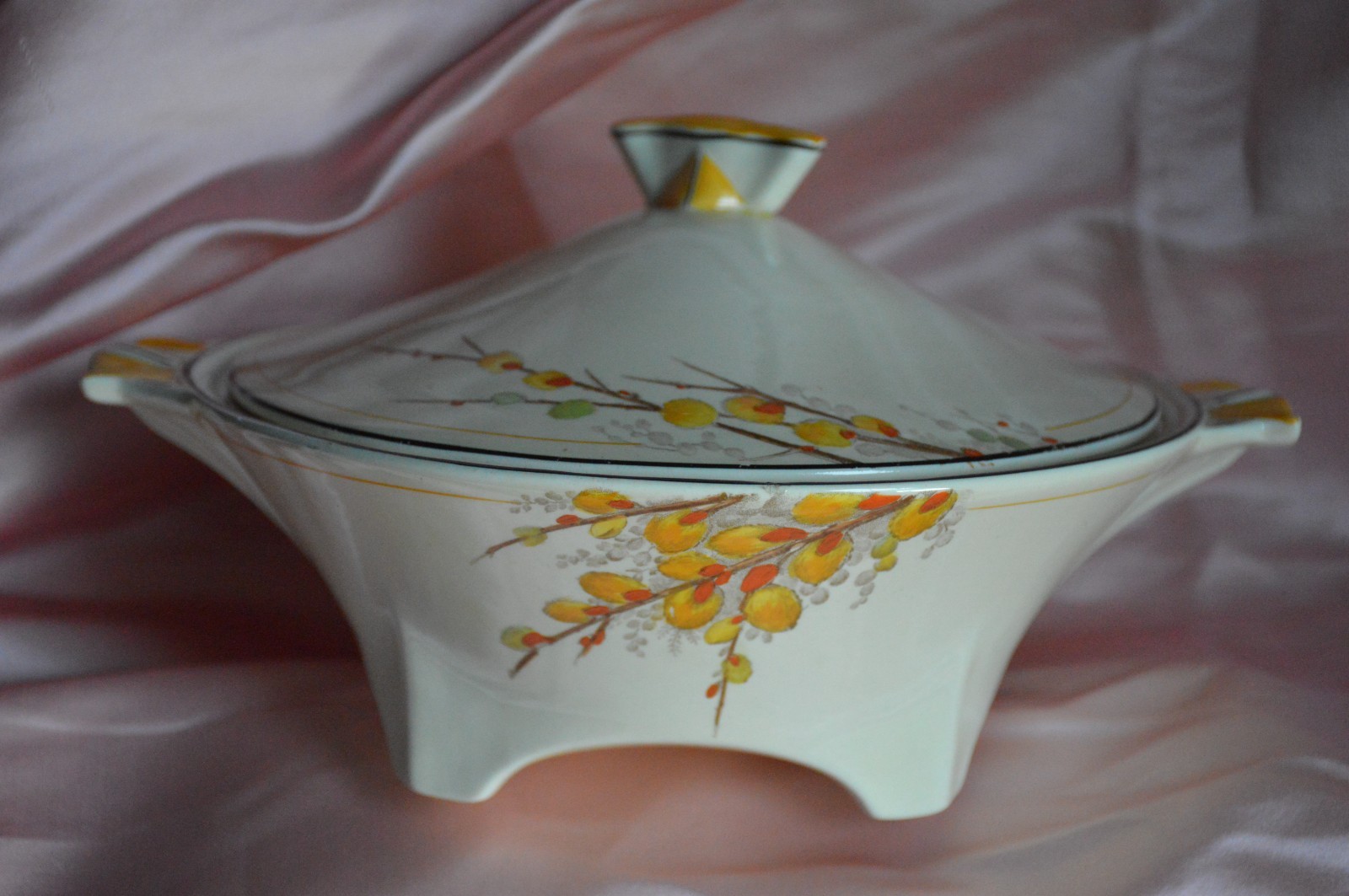 Antique Crown Ducal Art Deco Yellow Pussy Willow Large Tureen With Lid 1920\'s