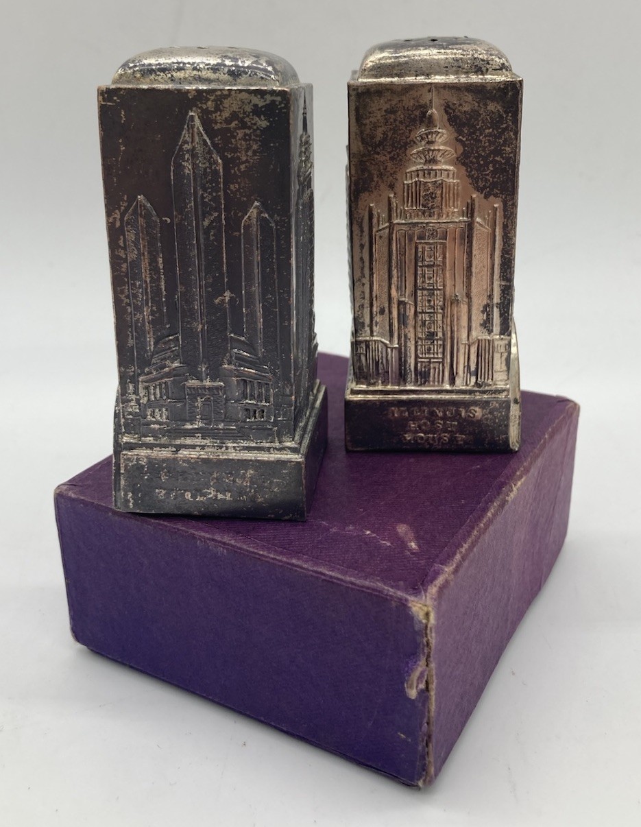 Chicago World\'s Fair 1933-1934 Silver Novelty Salt & Pepper Shakers Set Chicago World\'s Fair 1933-1934 Silver Novelty Salt & Pepper Shakers Set