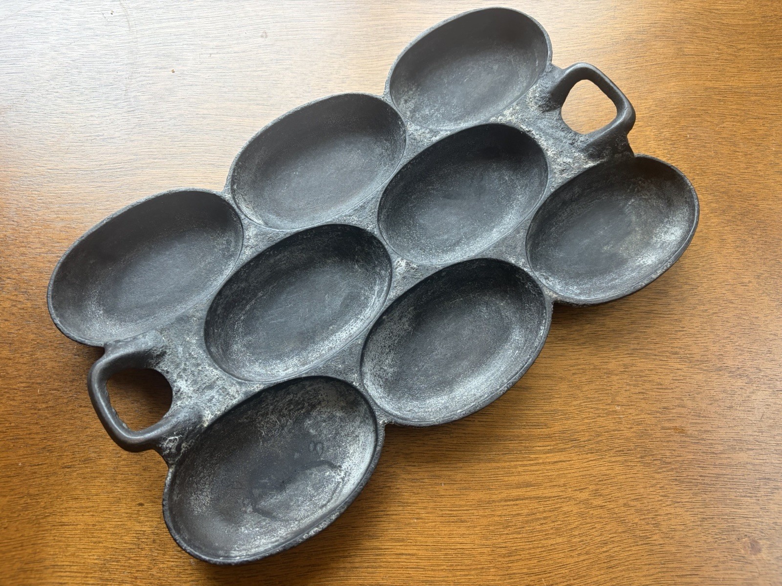 Vintage Cast Iron G.F. Filley No 5 Gem Pan 🍳  8 Cups Made in USA GF #5