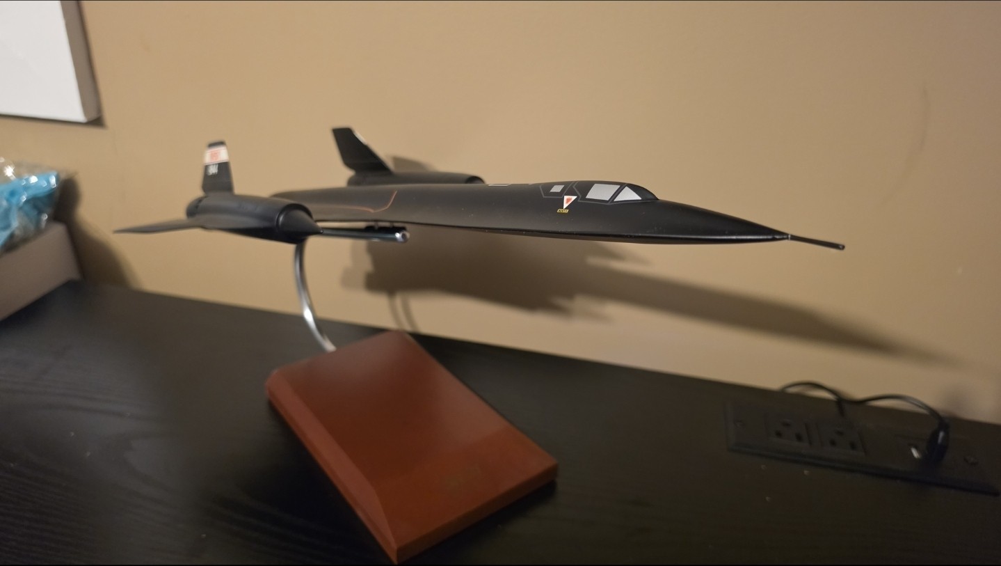 SR-71 Blackbird NASA 1/72 scale Executive Series Desk model SR-71 Blackbird NASA 1/72 scale Executive Series Desk model