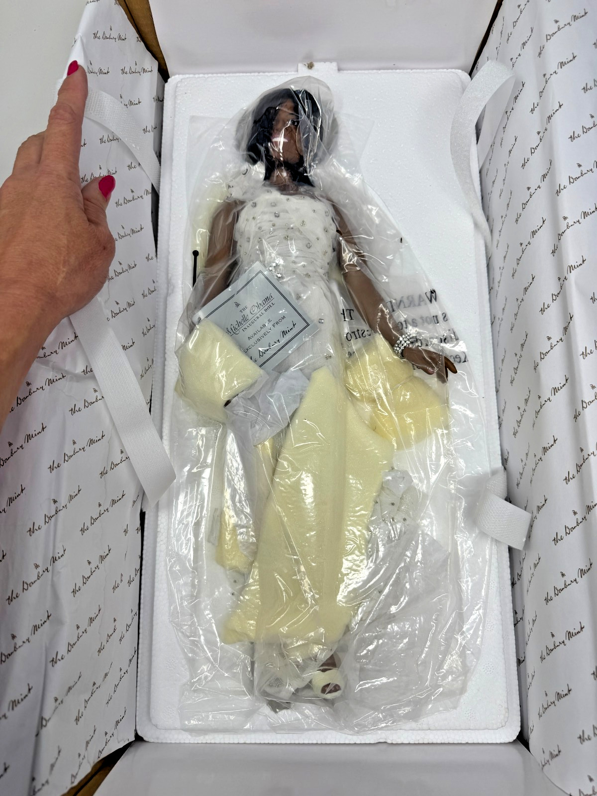 Danbury Mint Michelle Obama Inaugural Ball Porcelain Doll New In Box Danbury Mint Michelle Obama Inaugural Ball Porcelain Doll New In Box